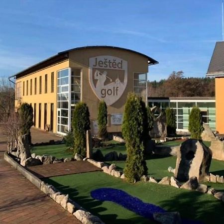 Jested Golf Restaurace A Penzion Svetla pod Jestedem 외부 사진