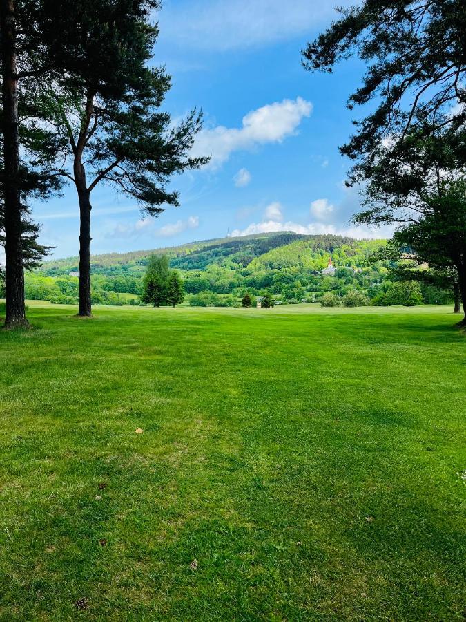Jested Golf Restaurace A Penzion Svetla pod Jestedem 외부 사진